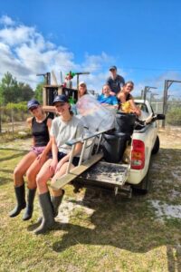 volunteers-ready-big-cat-conservation-south-africa